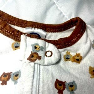 Gerber brwn teddy bears onesie 0-3mos 6-12lbs.